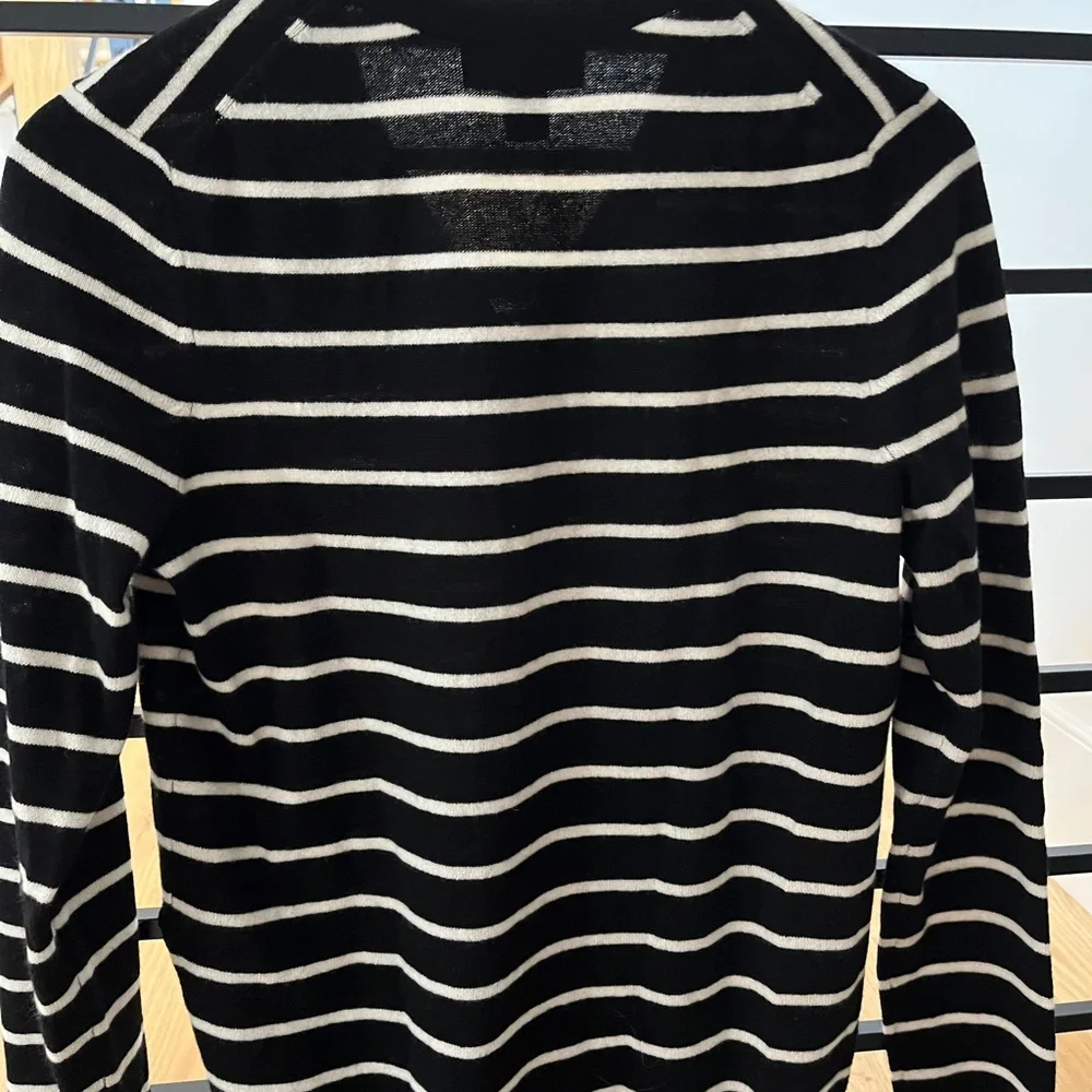 NWT CASHMERE Lands' End women Black and White V-Neck Sweater - Picture 5 of 8